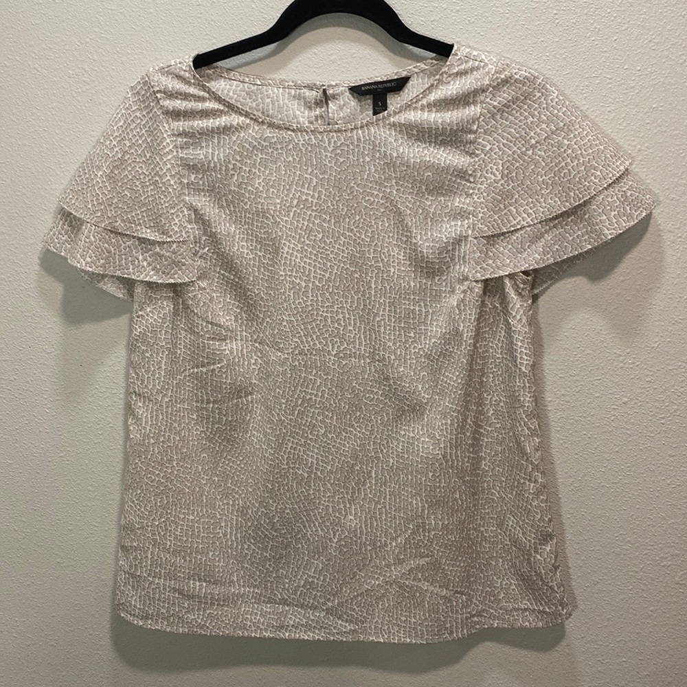 5 for $25 Banana Republic factory animal print‎ grey top